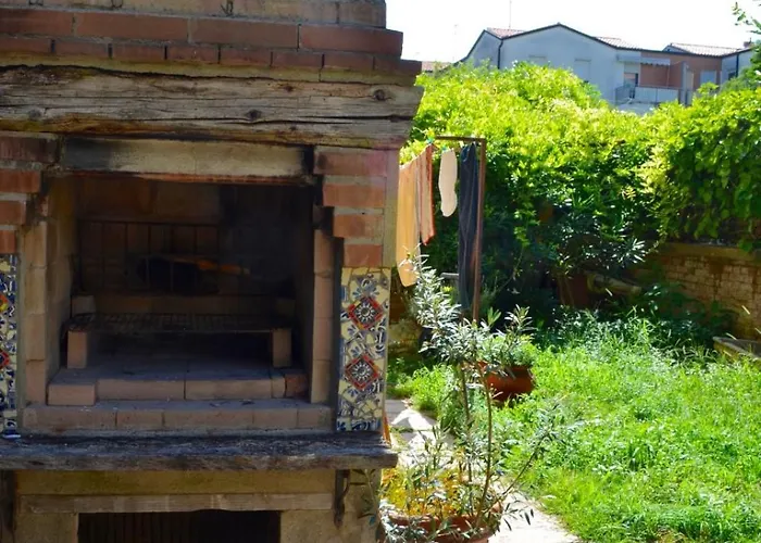 Secret Garden In Lido